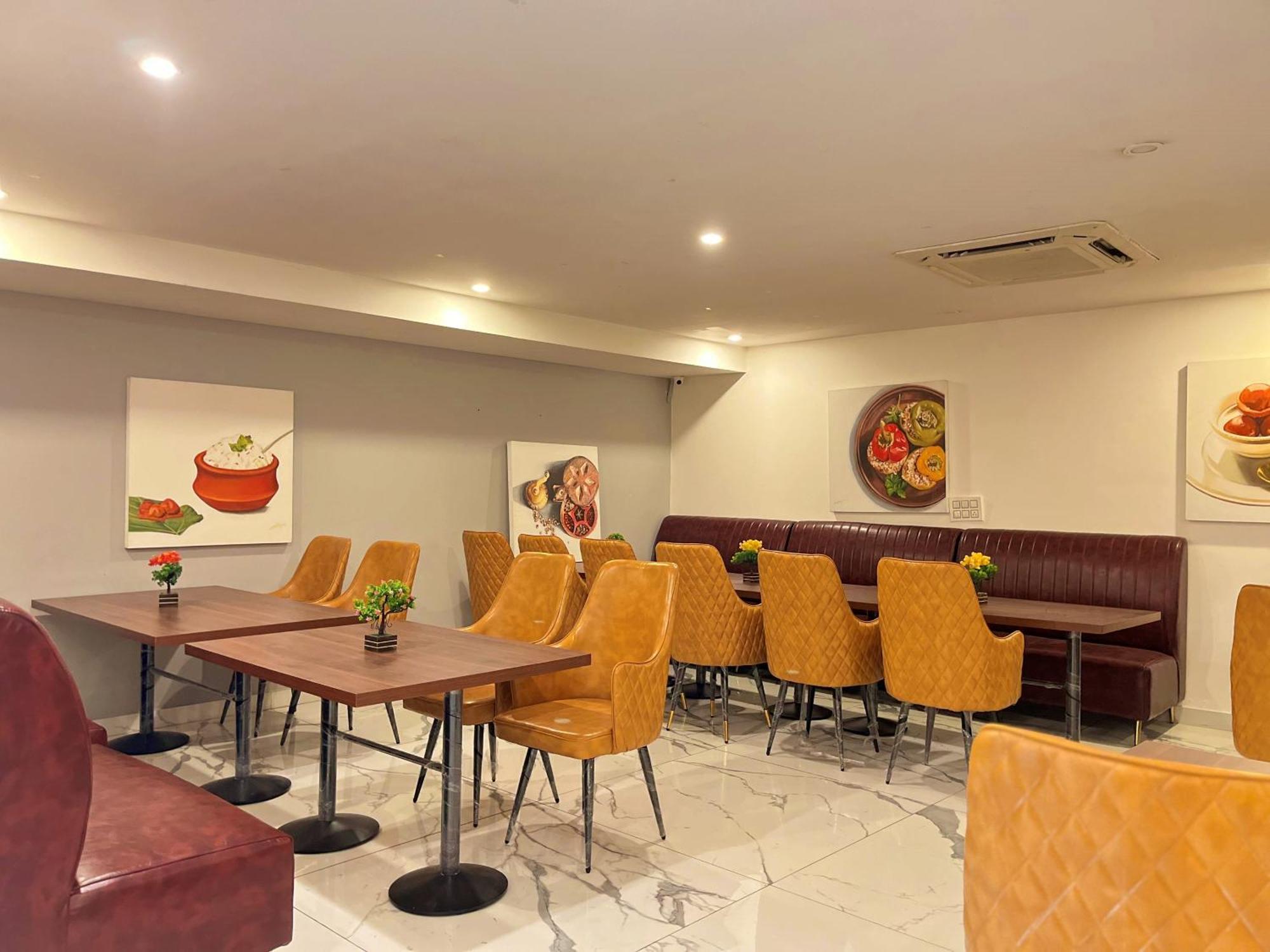 Aamantran Residency Hotel, Sohna Road, Sector 49, Gurugram Γκουργκάον Εξωτερικό φωτογραφία