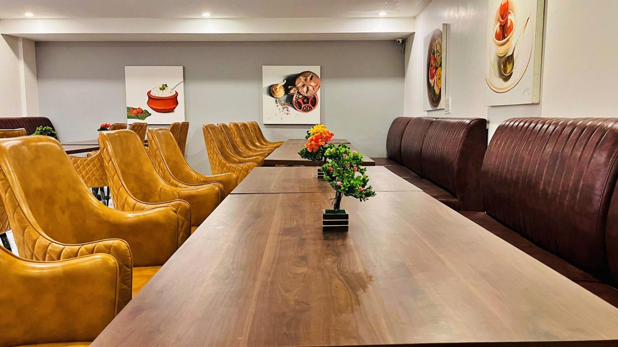 Aamantran Residency Hotel, Sohna Road, Sector 49, Gurugram Γκουργκάον Εξωτερικό φωτογραφία