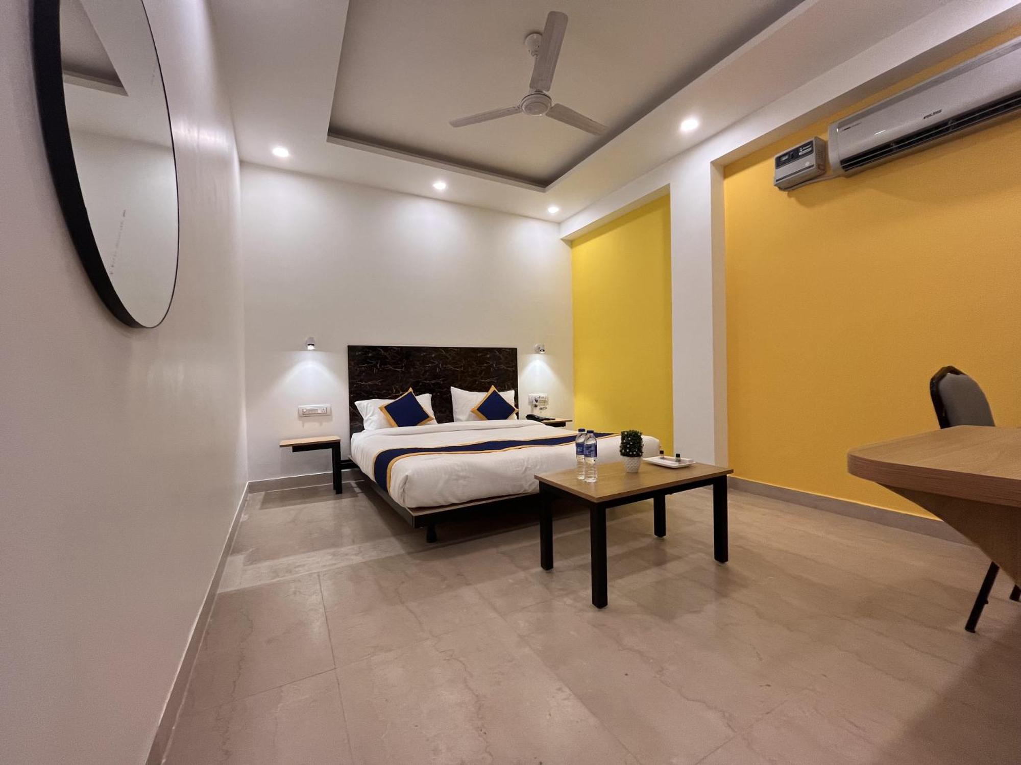 Aamantran Residency Hotel, Sohna Road, Sector 49, Gurugram Γκουργκάον Εξωτερικό φωτογραφία