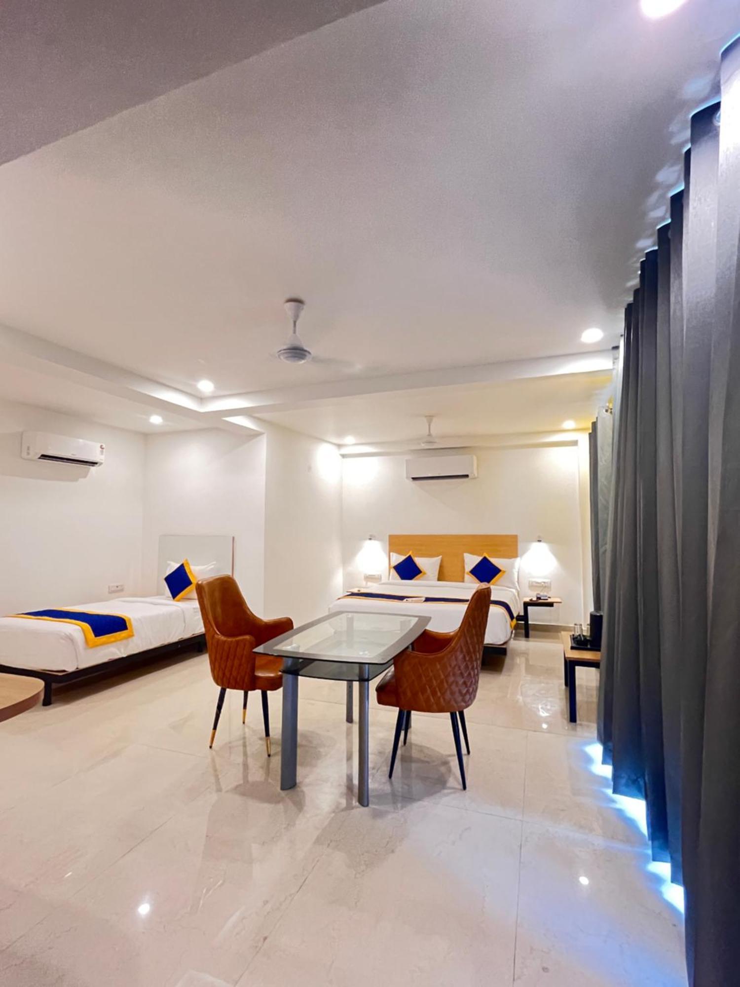 Aamantran Residency Hotel, Sohna Road, Sector 49, Gurugram Γκουργκάον Εξωτερικό φωτογραφία