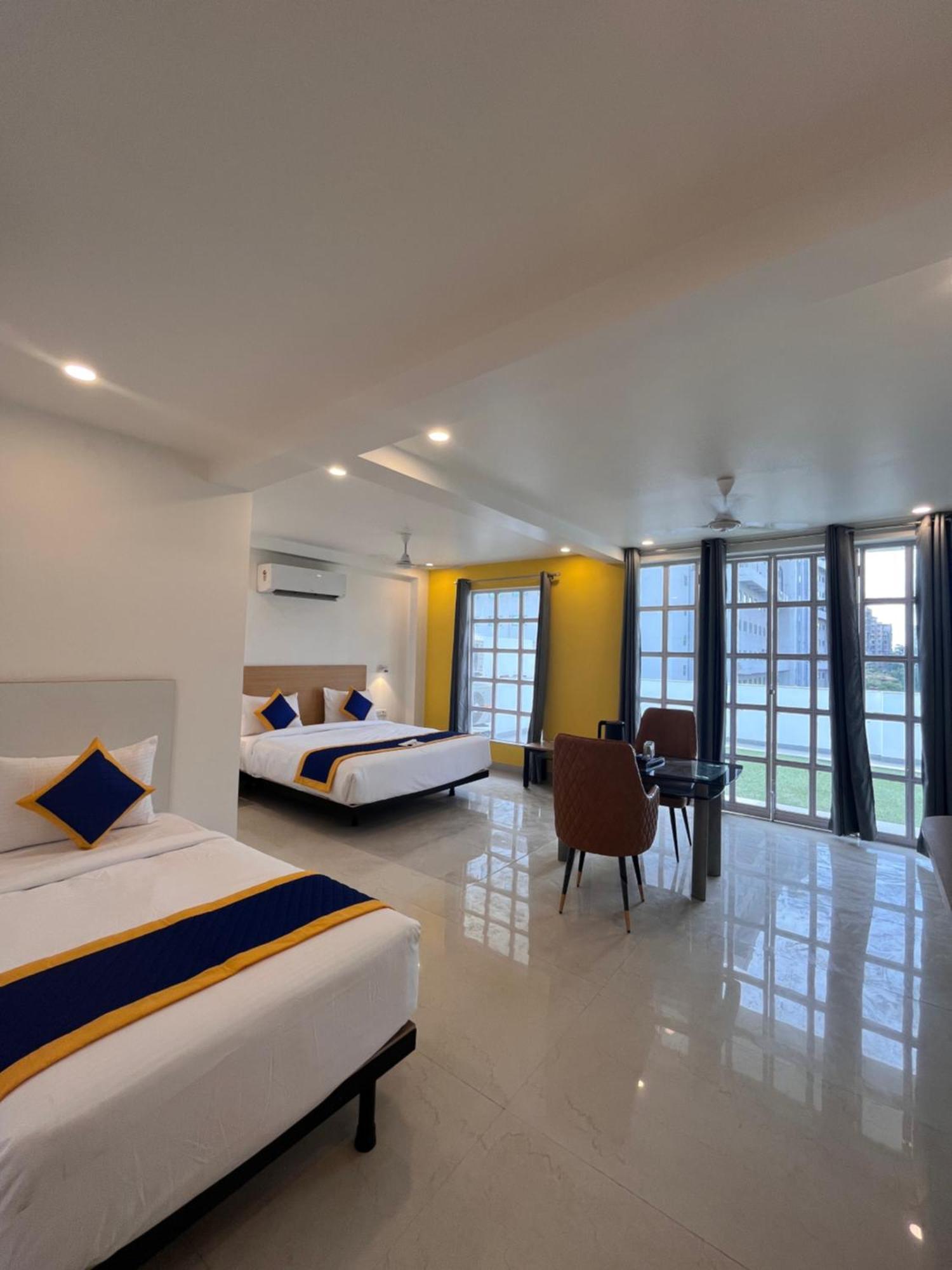 Aamantran Residency Hotel, Sohna Road, Sector 49, Gurugram Γκουργκάον Εξωτερικό φωτογραφία