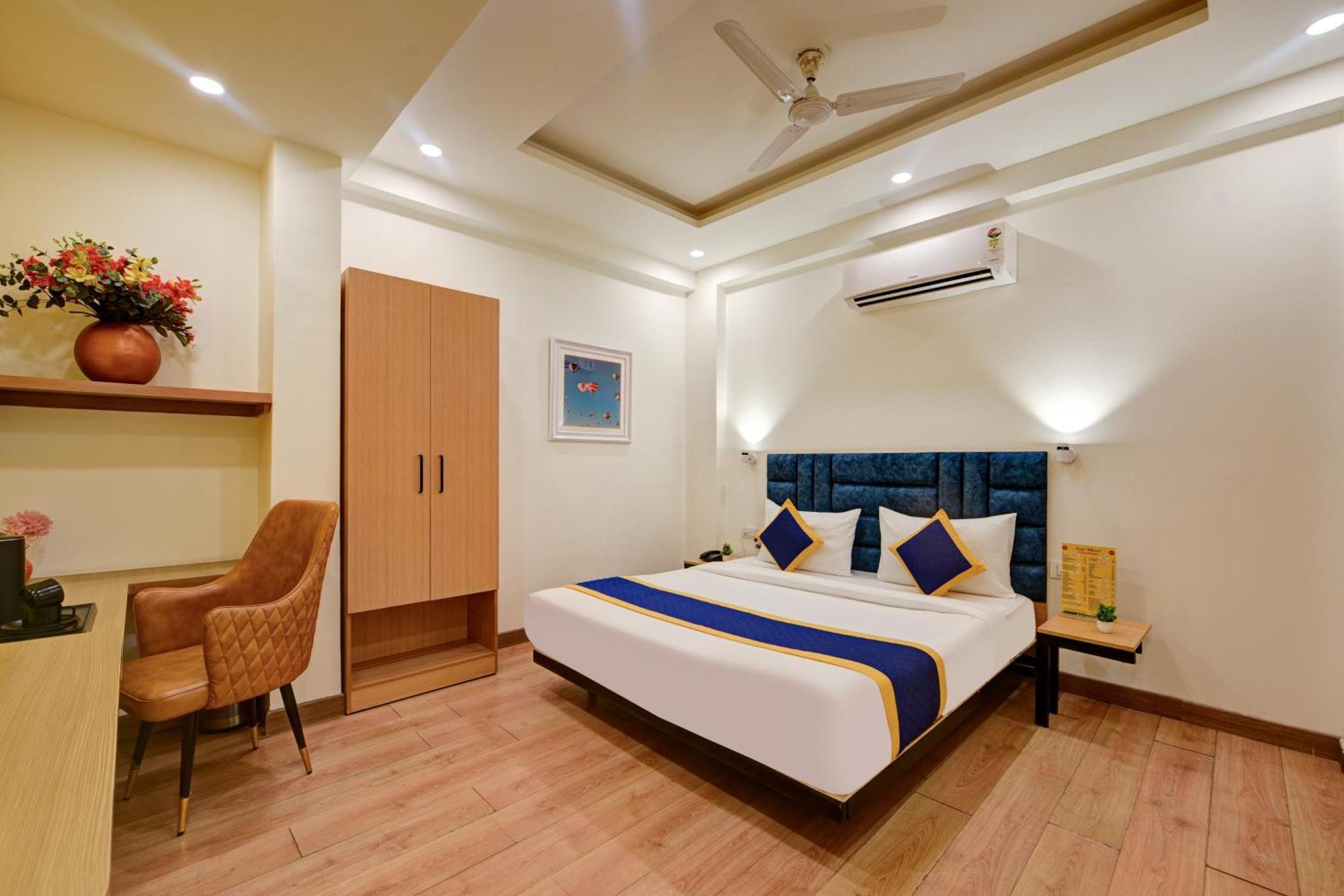 Aamantran Residency Hotel, Sohna Road, Sector 49, Gurugram Γκουργκάον Εξωτερικό φωτογραφία
