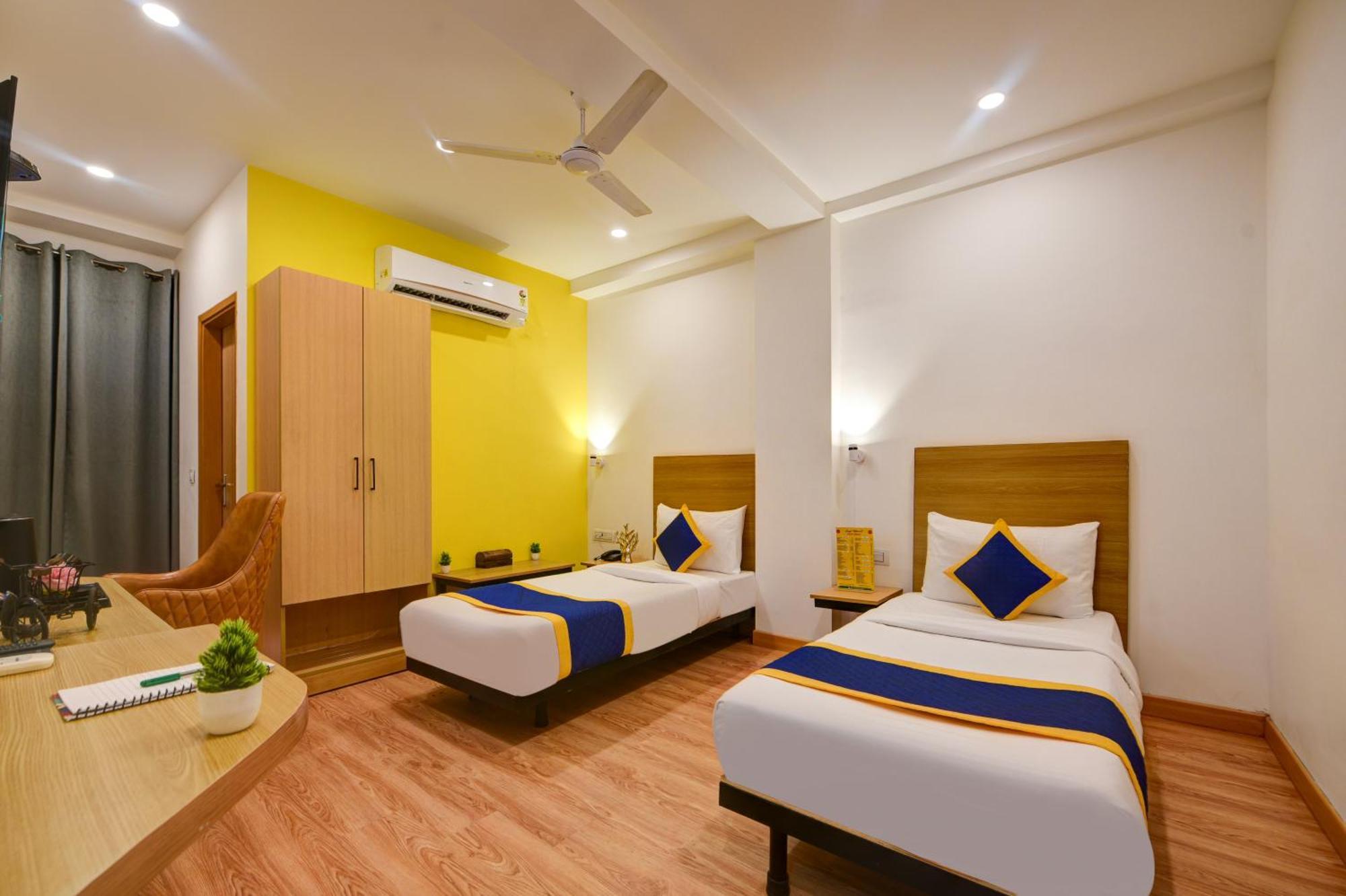 Aamantran Residency Hotel, Sohna Road, Sector 49, Gurugram Γκουργκάον Εξωτερικό φωτογραφία