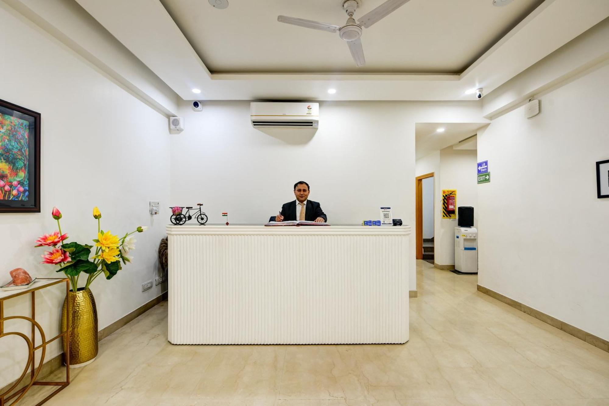 Aamantran Residency Hotel, Sohna Road, Sector 49, Gurugram Γκουργκάον Εξωτερικό φωτογραφία