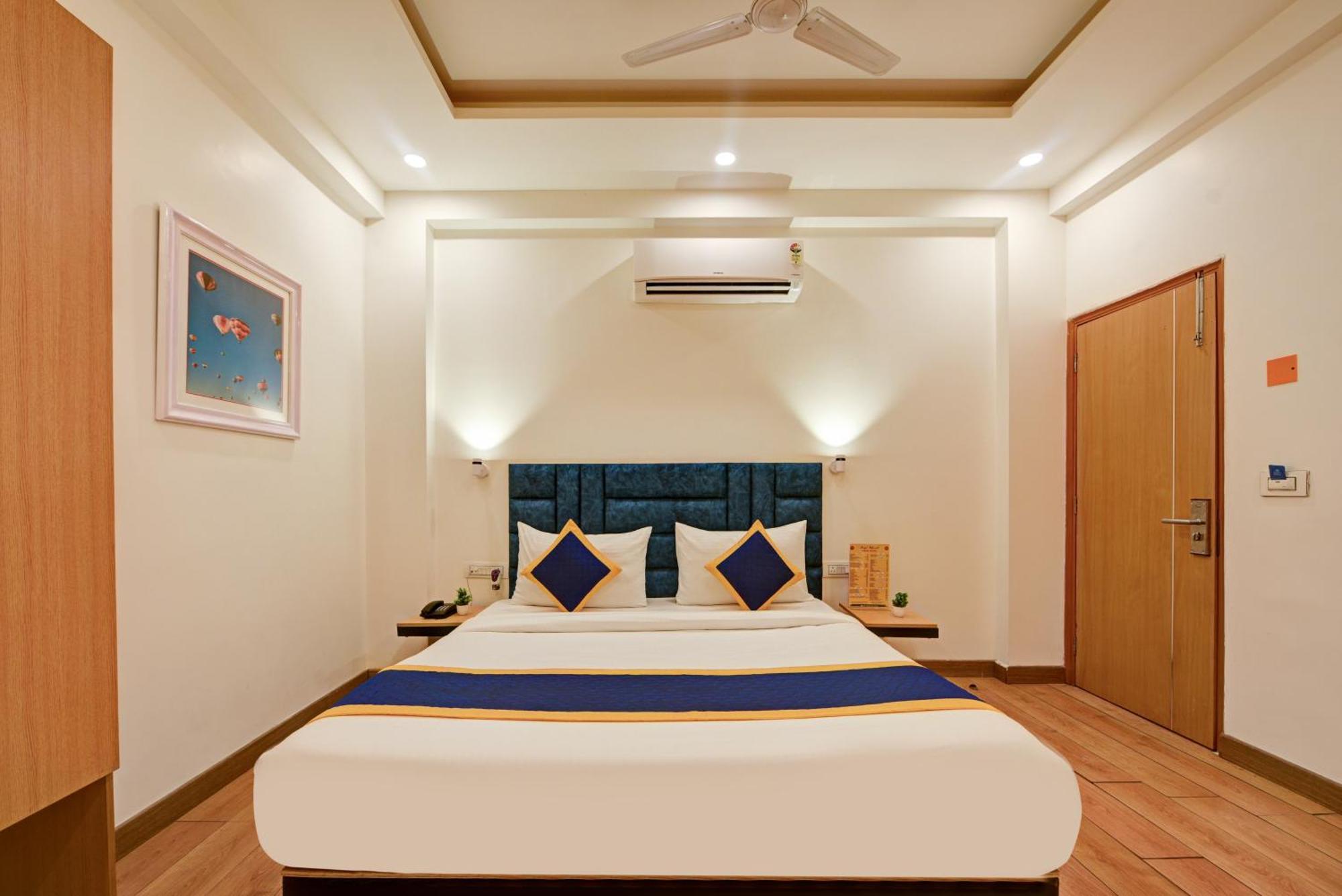 Aamantran Residency Hotel, Sohna Road, Sector 49, Gurugram Γκουργκάον Εξωτερικό φωτογραφία