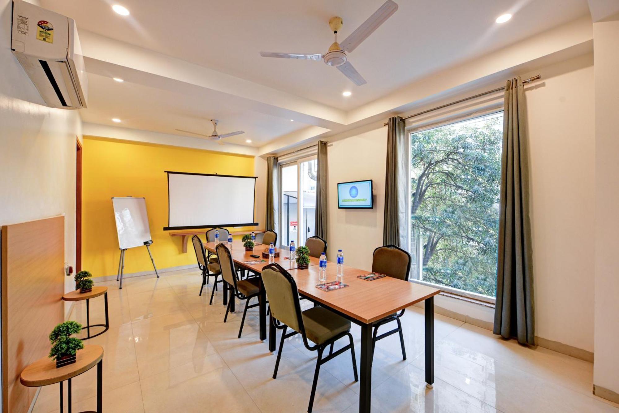 Aamantran Residency Hotel, Sohna Road, Sector 49, Gurugram Γκουργκάον Εξωτερικό φωτογραφία