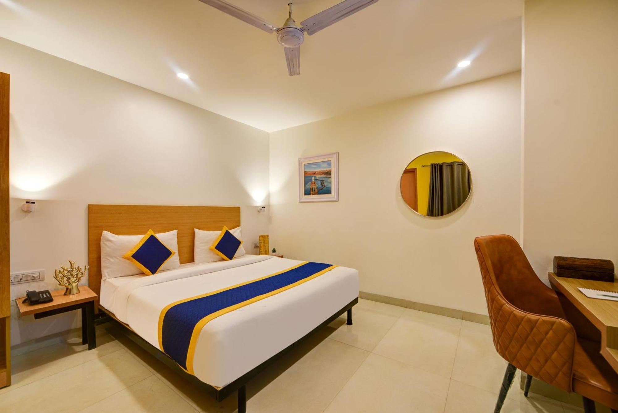 Aamantran Residency Hotel, Sohna Road, Sector 49, Gurugram Γκουργκάον Εξωτερικό φωτογραφία