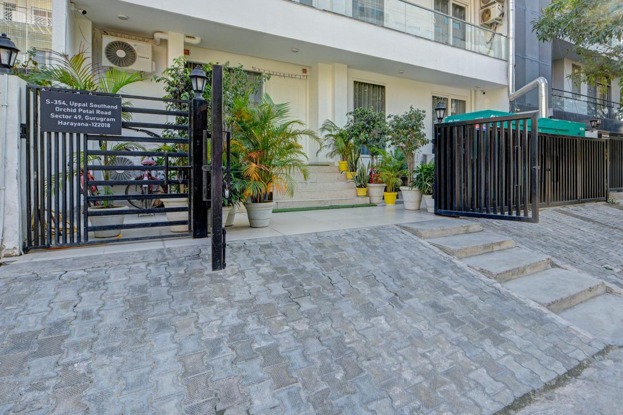 Aamantran Residency Hotel, Sohna Road, Sector 49, Gurugram Γκουργκάον Εξωτερικό φωτογραφία