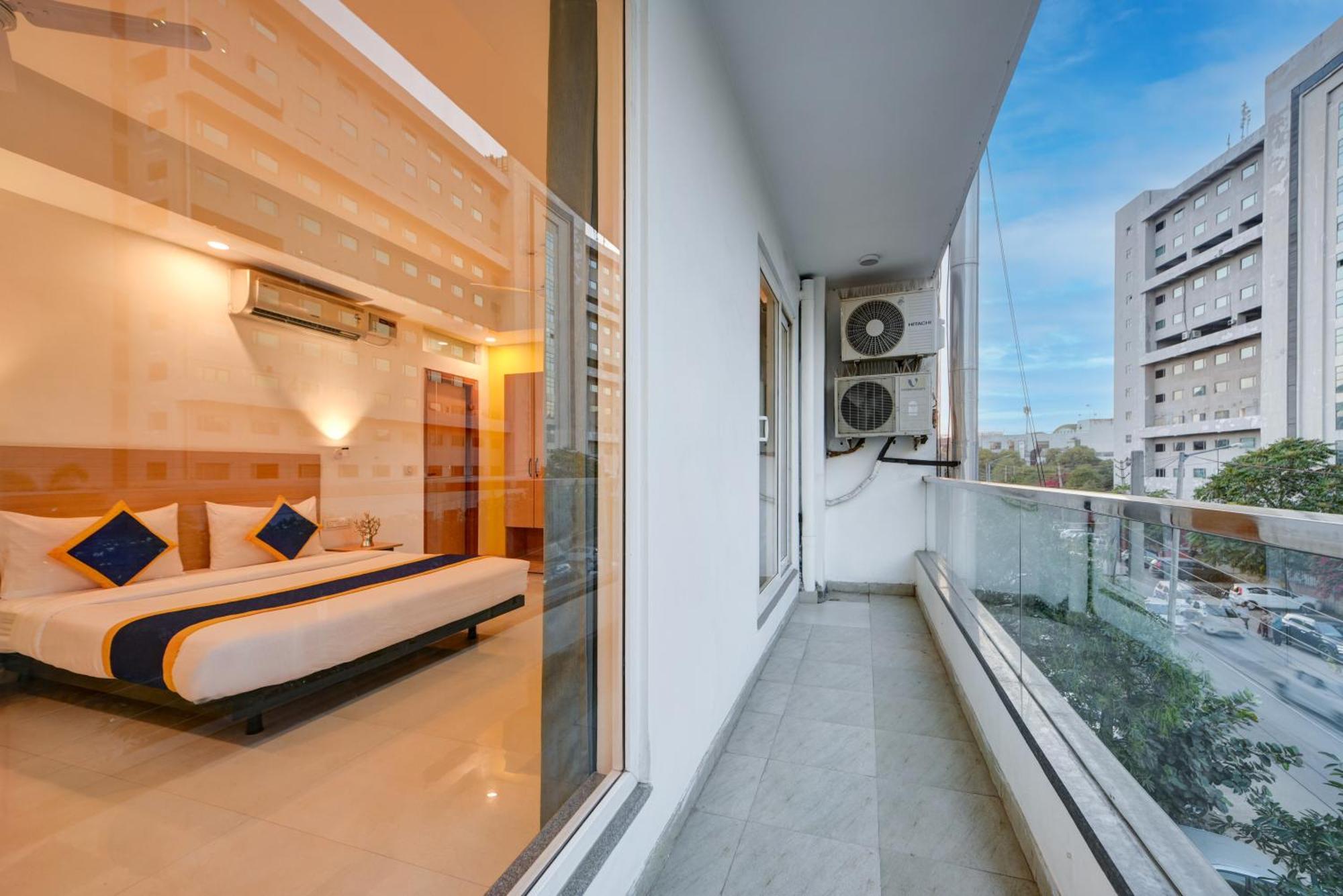 Aamantran Residency Hotel, Sohna Road, Sector 49, Gurugram Γκουργκάον Εξωτερικό φωτογραφία